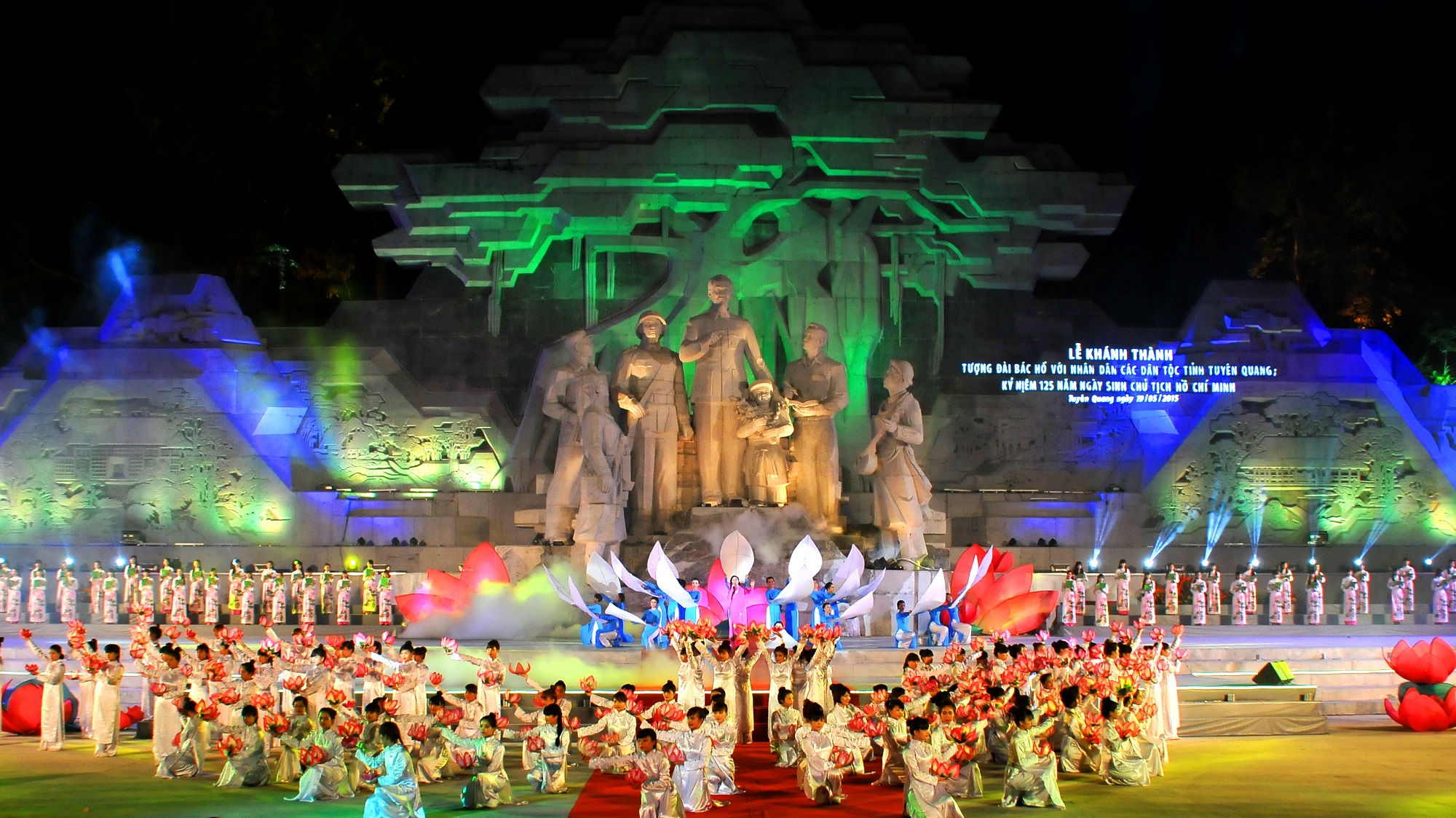 Khánh thành Tượng đài "Bác Hồ với nhân dân các dân tộc tỉnh Tuyên Quang" - Tác giả: Nhà báo Đinh Công Thuỷ - ảnh 2