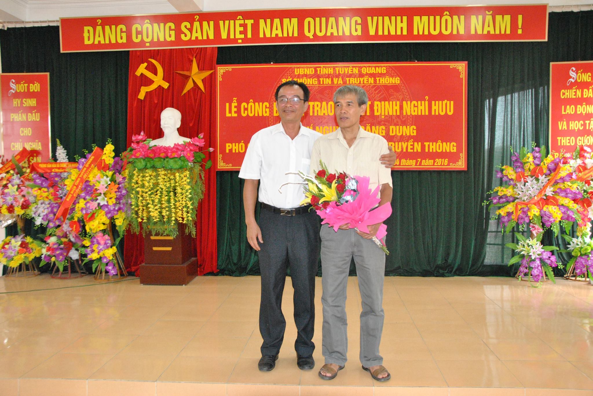 Lễ công bố Quyết định nghỉ hưu của đồng chí Nguyễn Đăng Dung - Phó Giám đốc Sở TTTT tỉnh