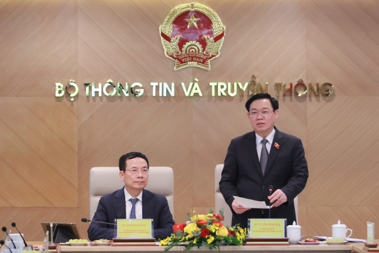 Chủ tịch Quốc hội Vương Đình Huệ làm việc với Bộ Thông tin và Truyền thông